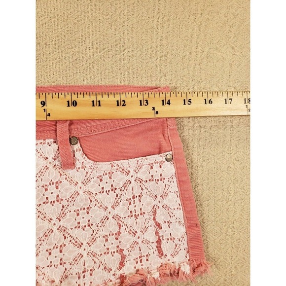 Roxy Denim Shorts Womens 5 Pink Lace Overlay Regular Fit Cut Off Shorts Zip Fly - Picture 3 of 7